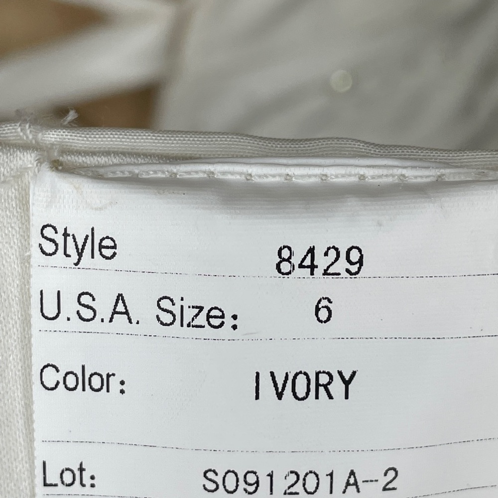 Ivory Wedding Dress. - Picture 15 of 16